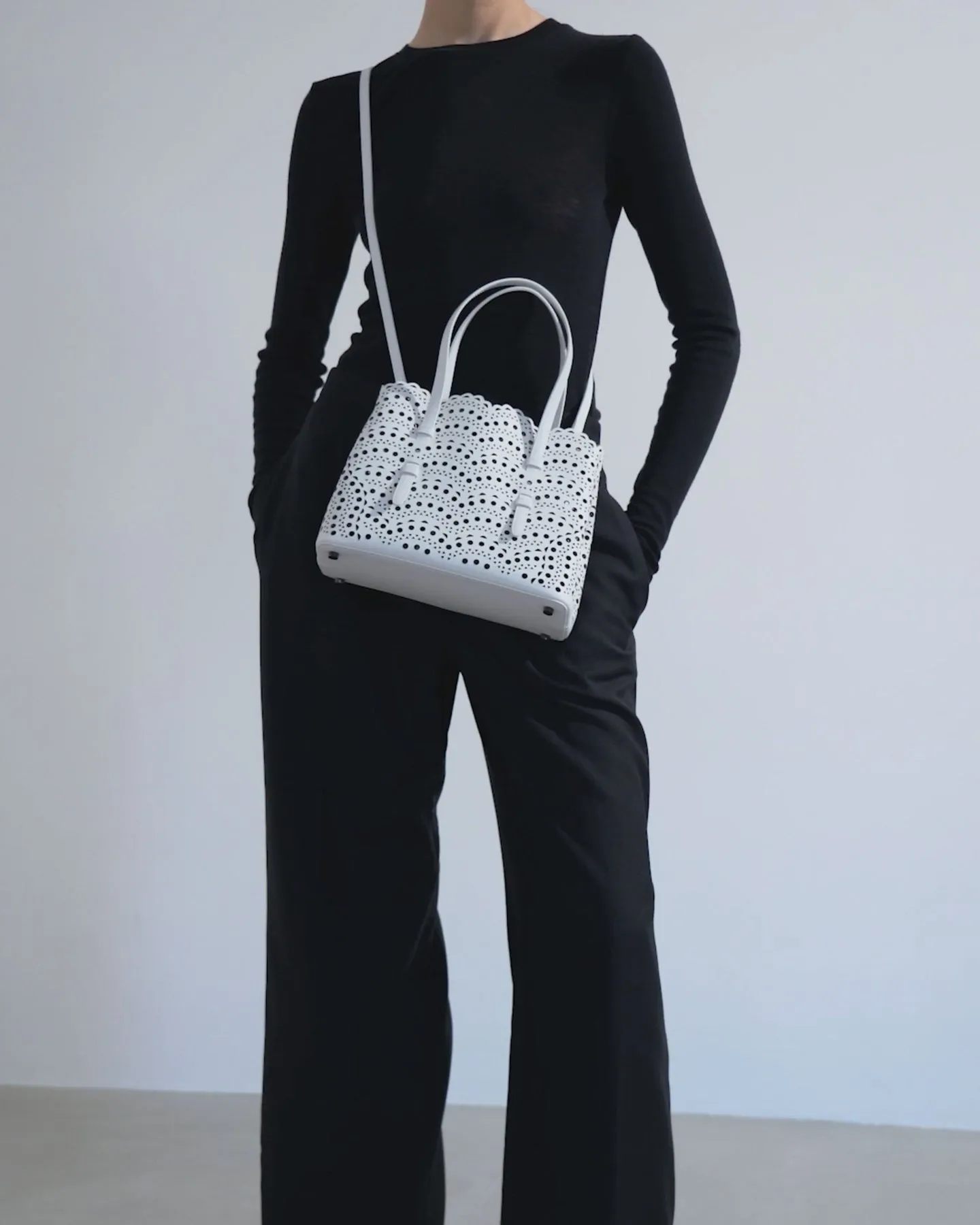 Alaïa Mina 25 vienne vague white leather tote bag