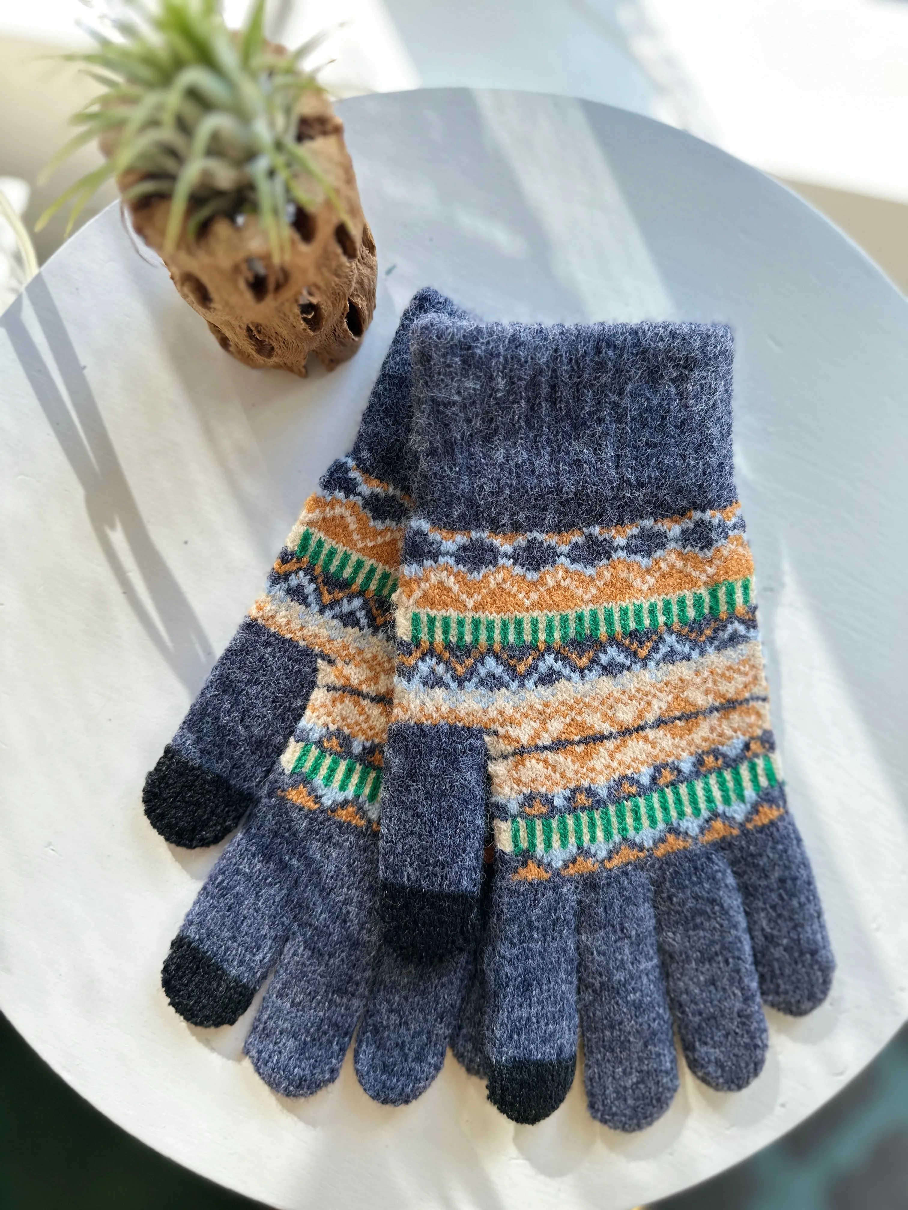 Aztec Knit Gloves with Smart Touch Capability