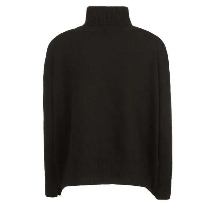 Black turtleneck PEC woman