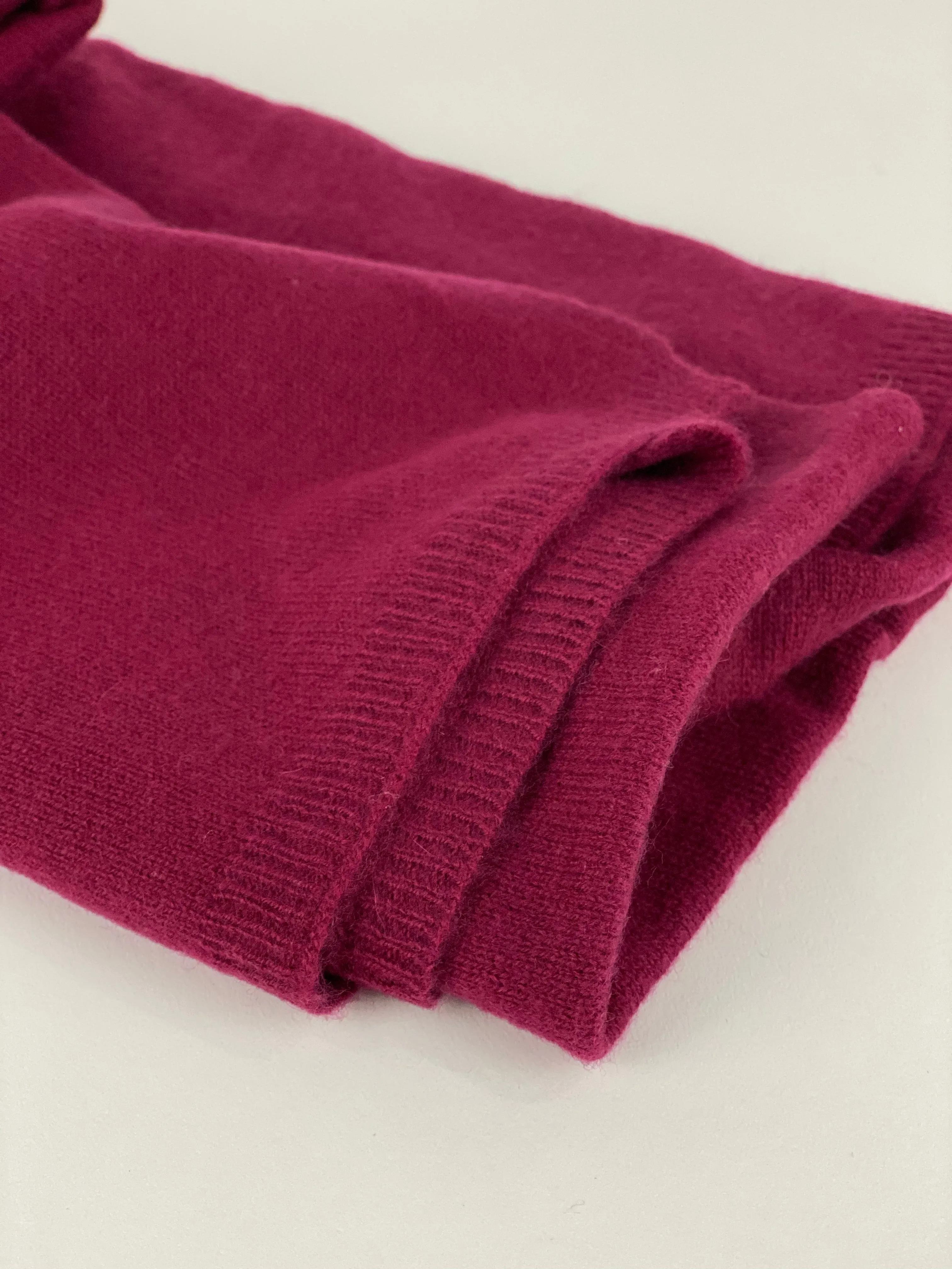 Cashmere Scarf 30/70 | Beet - Buy Online Now. High-Quality Cashmere Scarf in 30% Cashmere, 70% Wool Blend. Trendy and Stylish Be