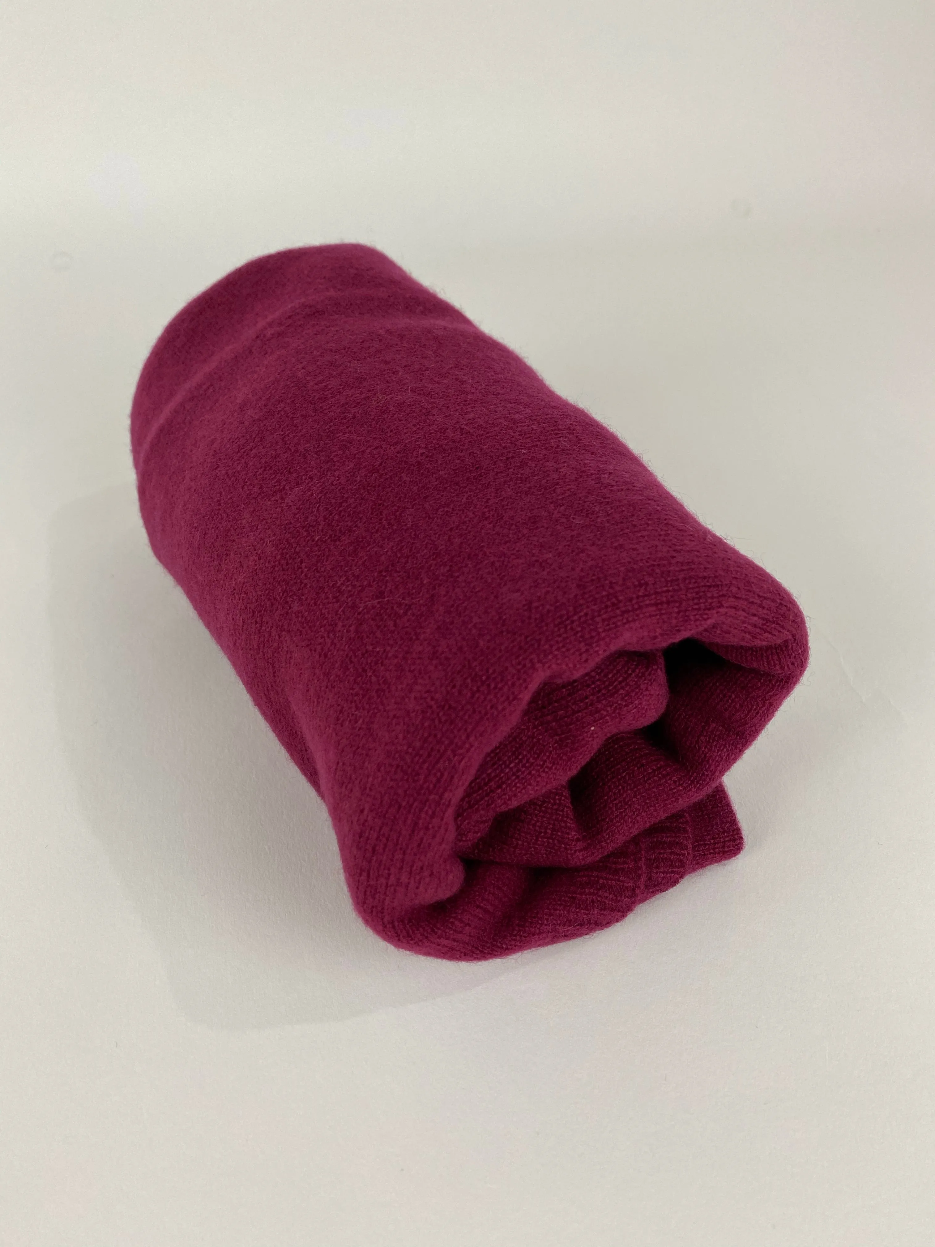 Cashmere Scarf 30/70 | Beet - Buy Online Now. High-Quality Cashmere Scarf in 30% Cashmere, 70% Wool Blend. Trendy and Stylish Be