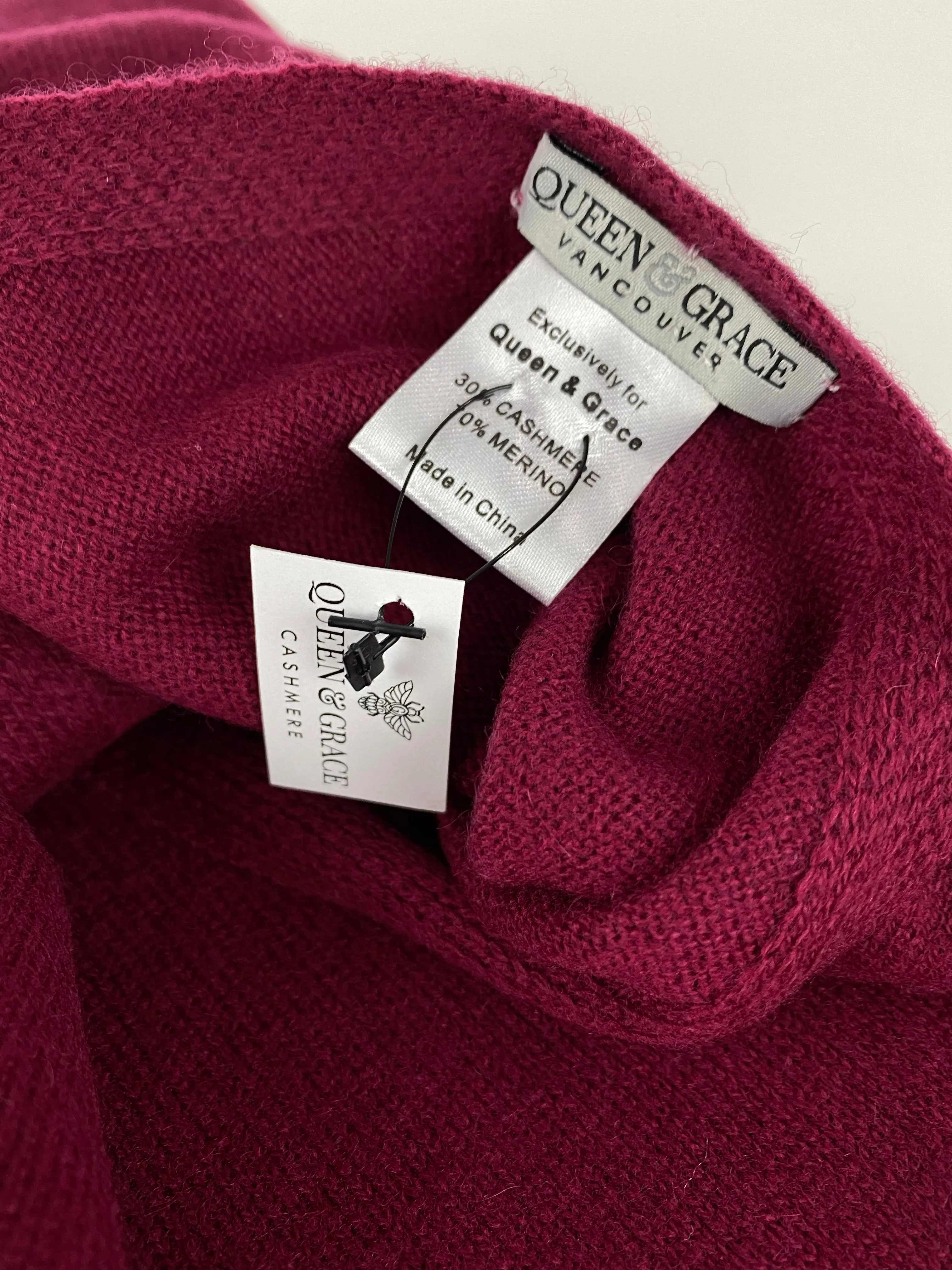 Cashmere Scarf 30/70 | Beet - Buy Online Now. High-Quality Cashmere Scarf in 30% Cashmere, 70% Wool Blend. Trendy and Stylish Be