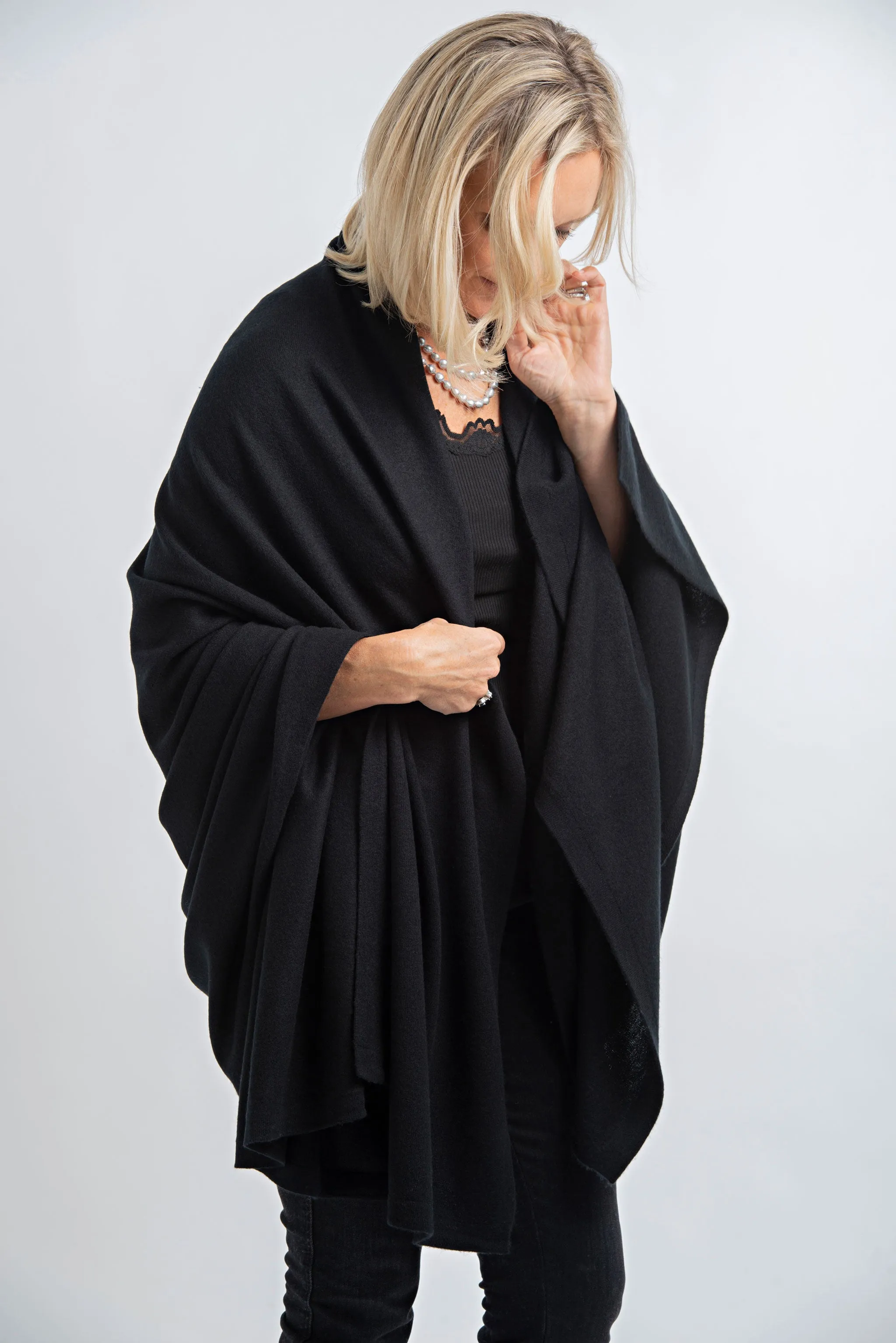 Cashmere Travel Wrap Black Blanket