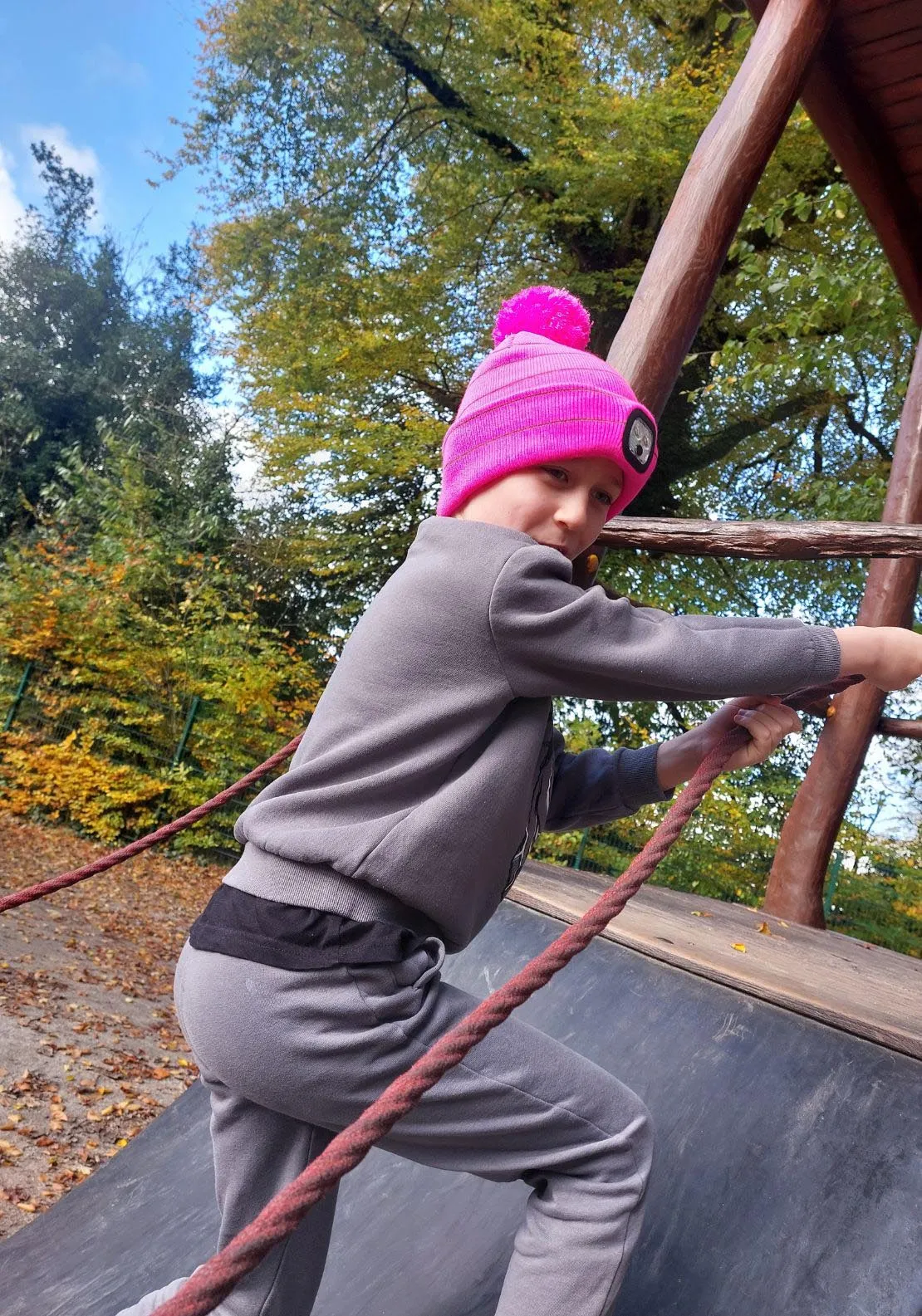 Children's LED stripe bobble hat pin