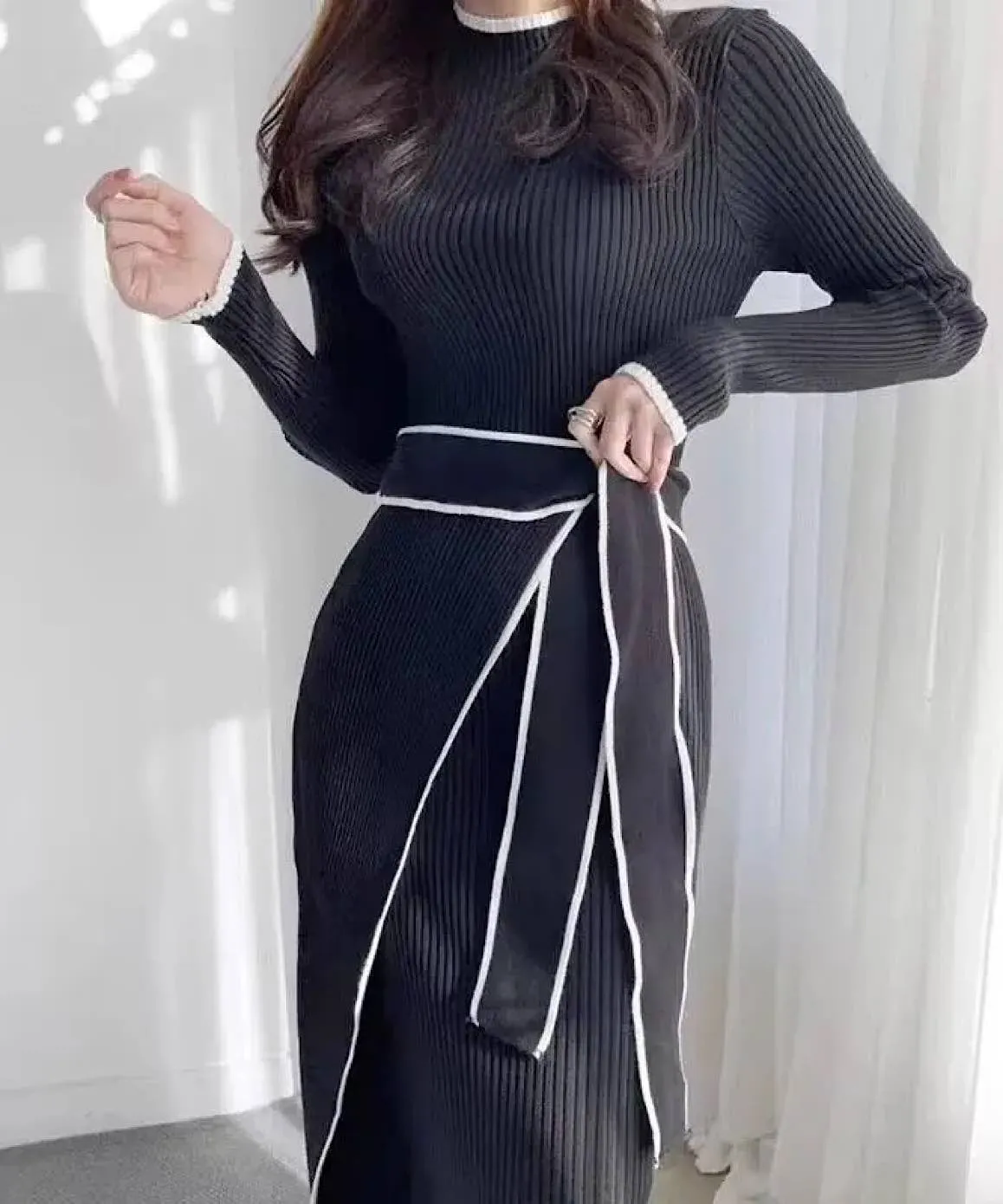 High Neck Midi Dress with Contrast Edges and Tie