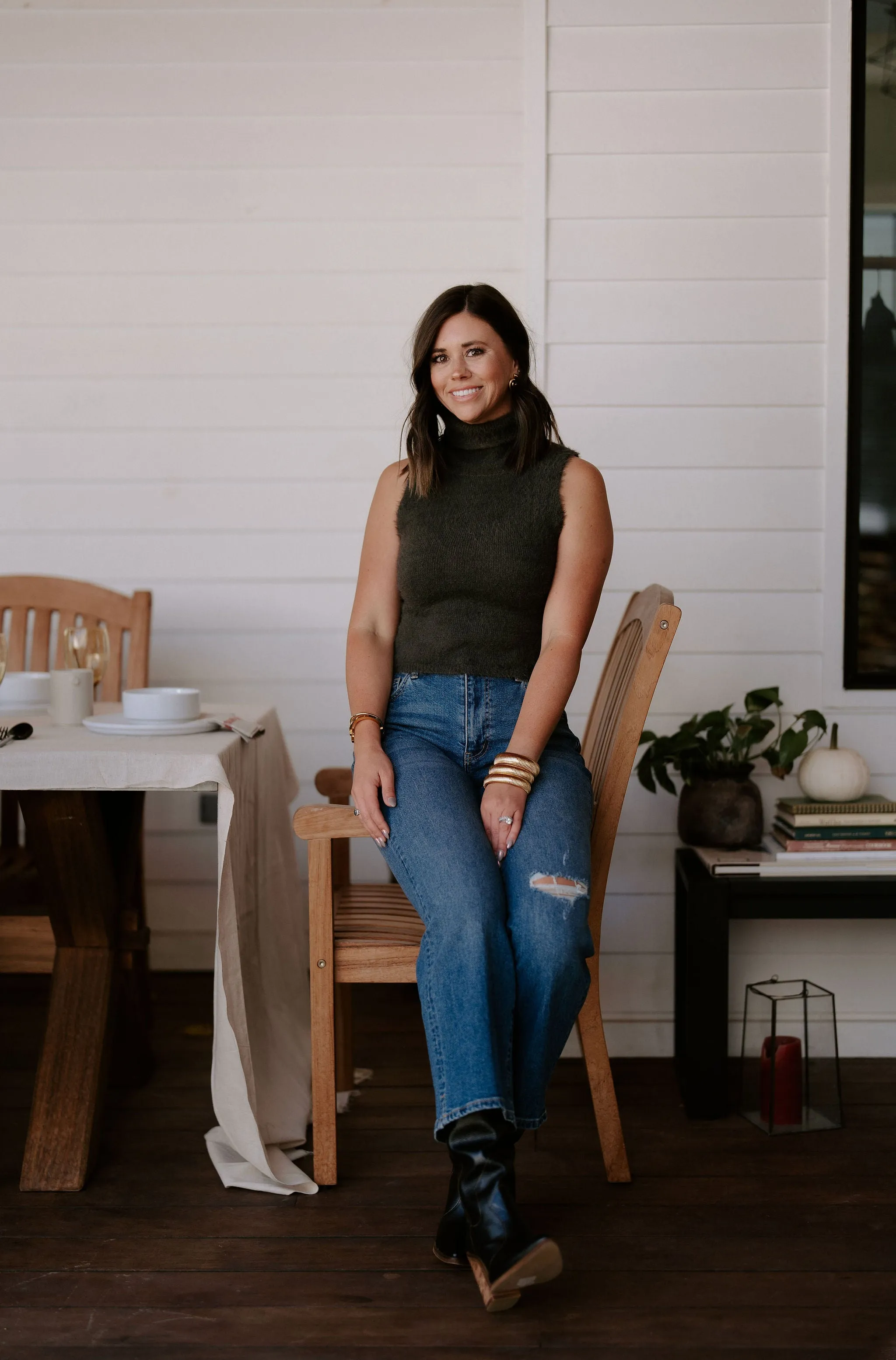 Knitted sleeveless turtleneck