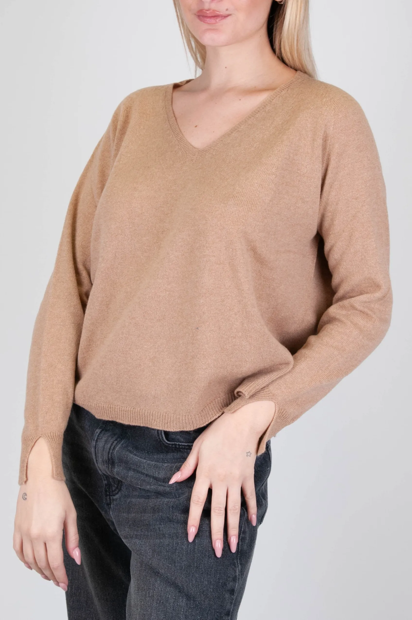 Motel - 100% Pure Cashmere V-Neck Sweater with Wrist Slits