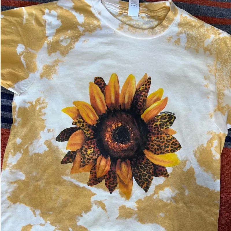 Online Exclusive | Leopard Sunflower Short Sleeve Graphic Tee in Bleached Mustard