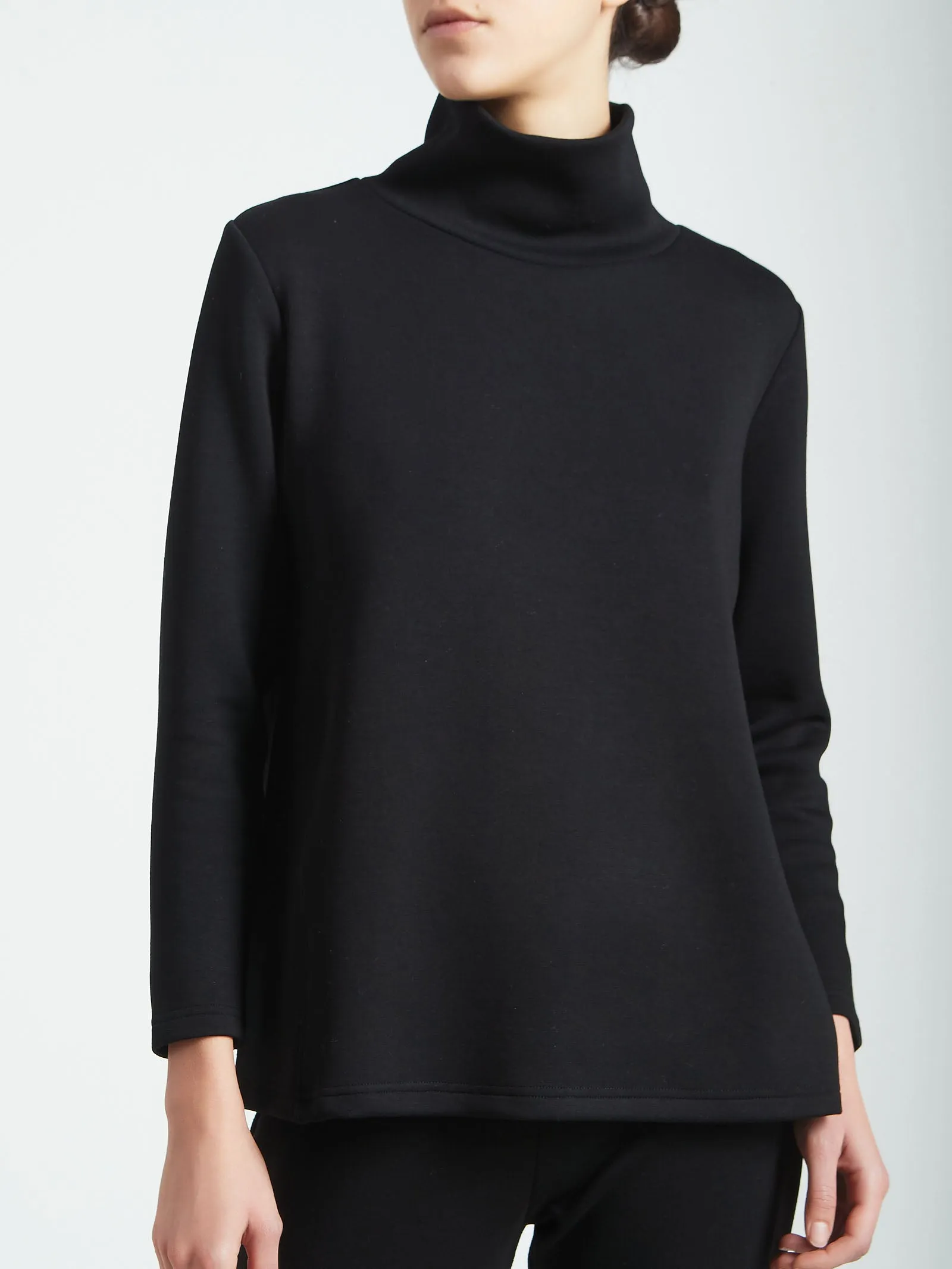 Scuba viscose fabric turtleneck sweatshirt.