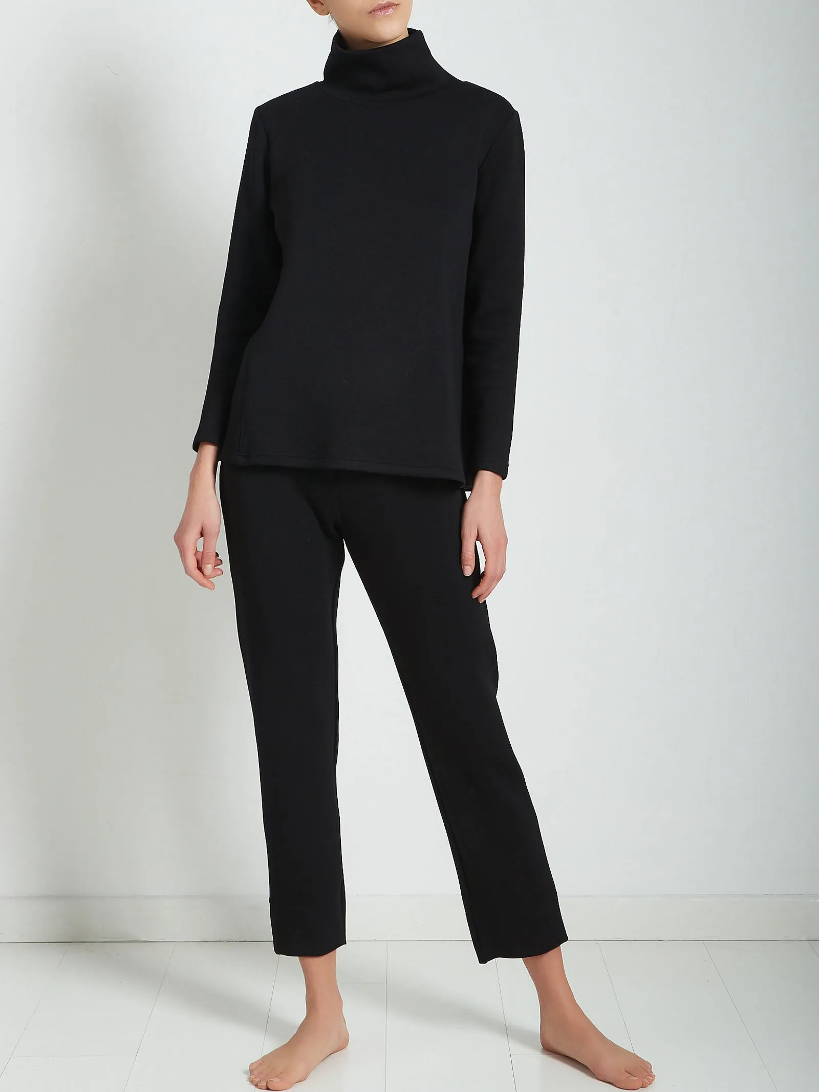 Scuba viscose fabric turtleneck sweatshirt.