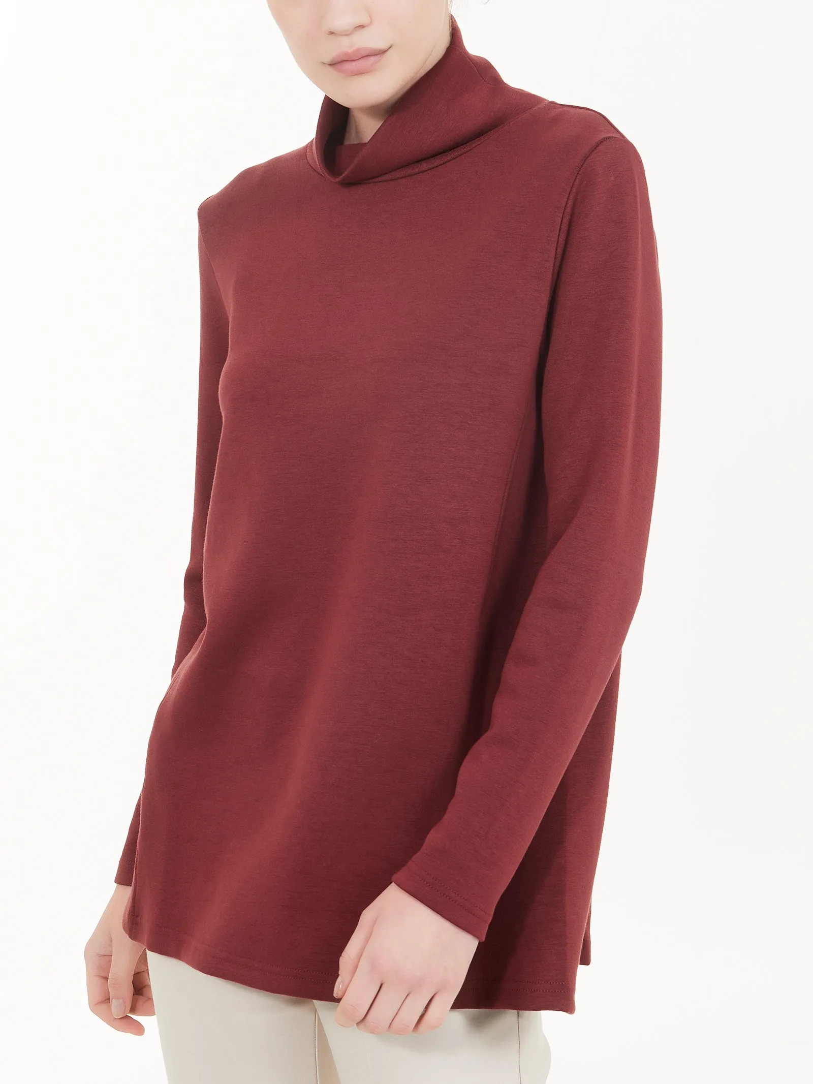 Scuba viscose fabric turtleneck sweatshirt.