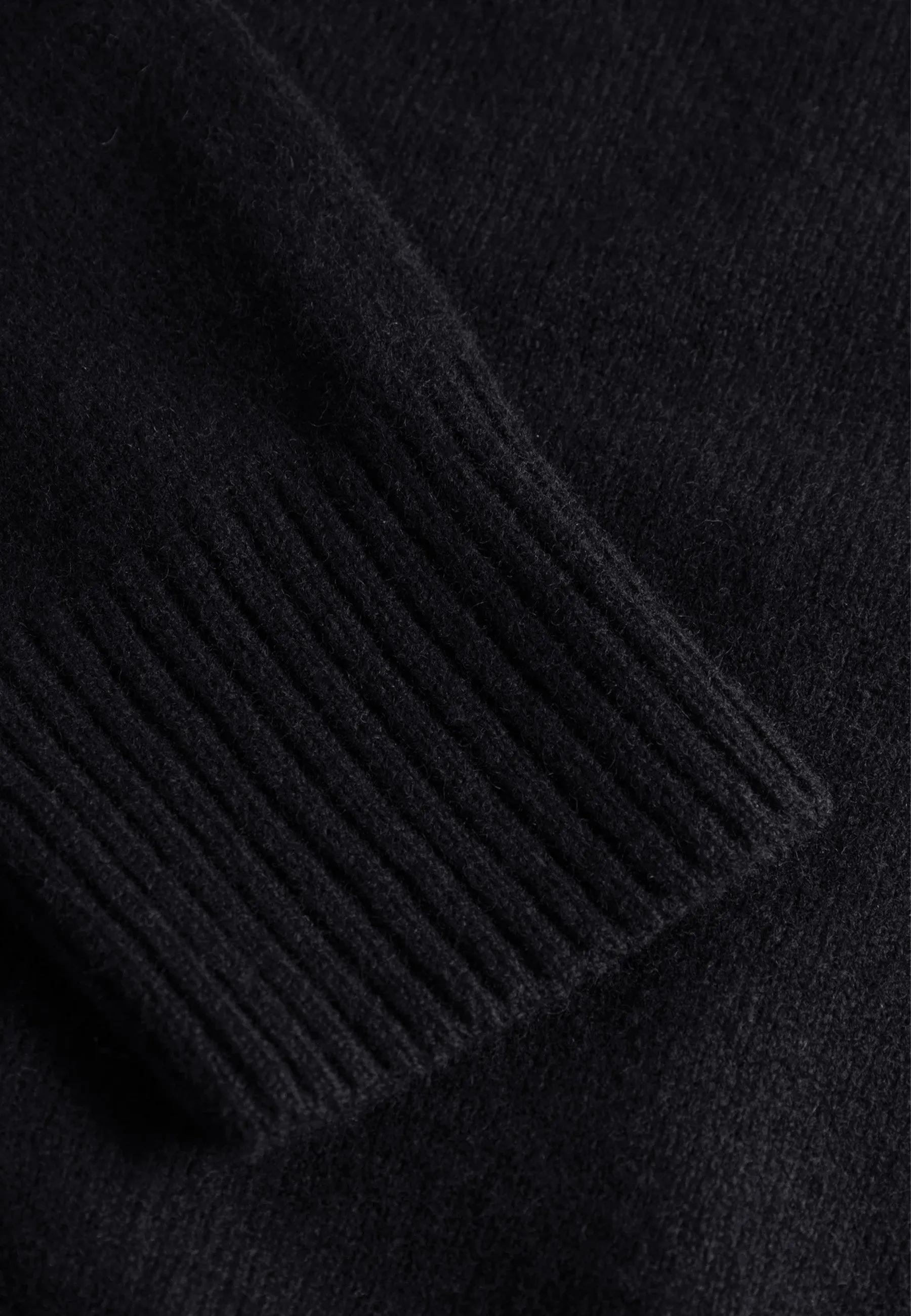 Standard Merino Lambswool Sweater - Black