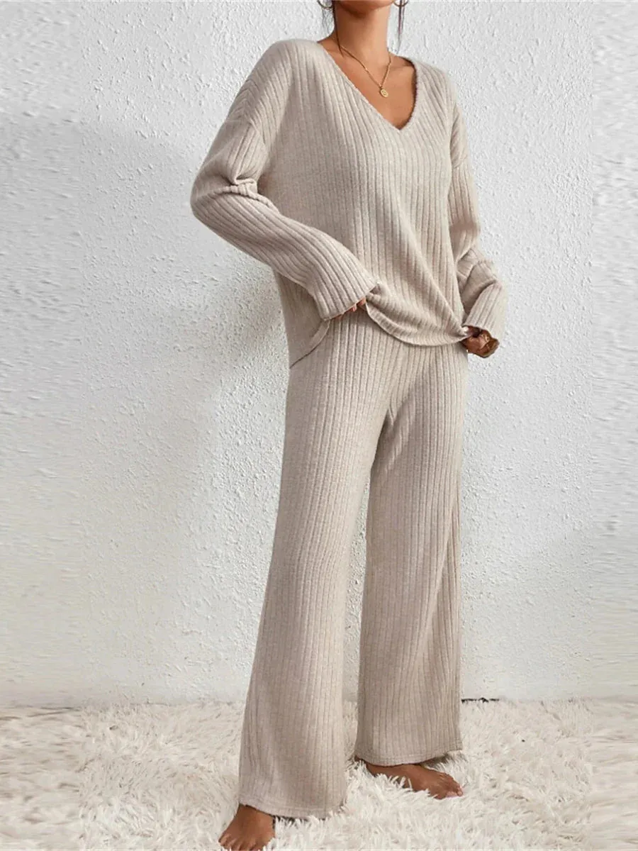 Women's Autumn and Winter Fleece Loungewear Sets for a Cozy and Comfortable Experience.