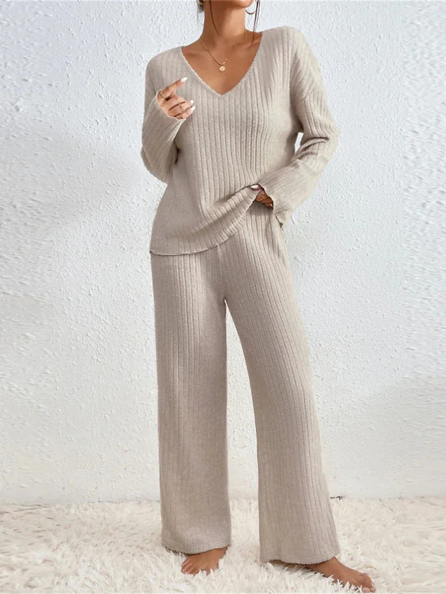 Women's Autumn and Winter Fleece Loungewear Sets for a Cozy and Comfortable Experience.