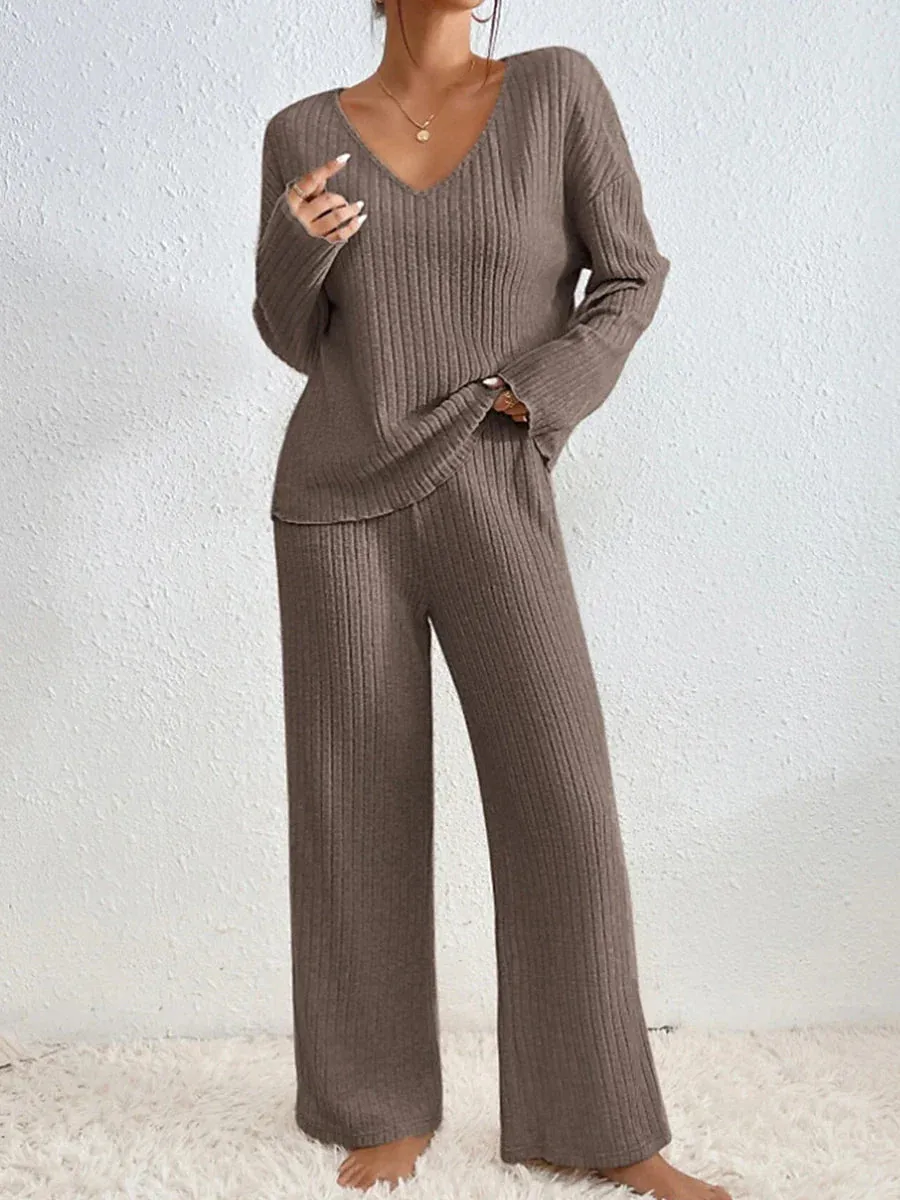 Women's Autumn and Winter Fleece Loungewear Sets for a Cozy and Comfortable Experience.